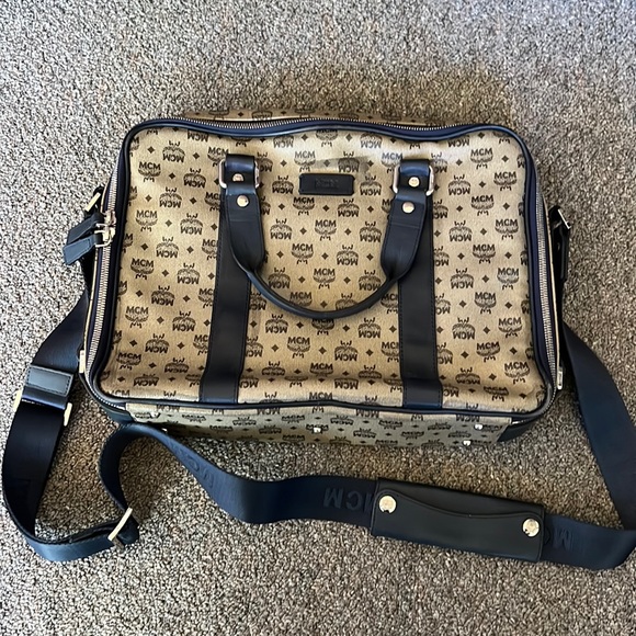 COPY - COPY - MCM MESSENGER BAG AUTHENTIC - Picture 1 of 9
